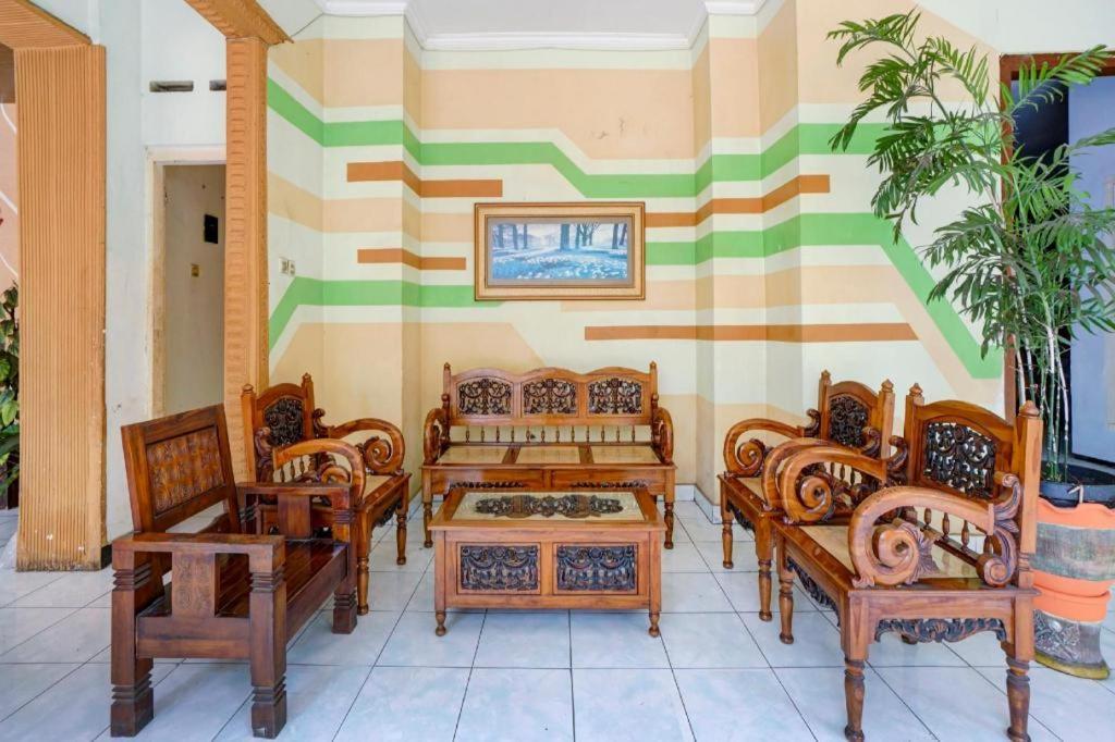 Oyo 3956 Hotel Palem 2 Syariah Malang Eksteriør bilde